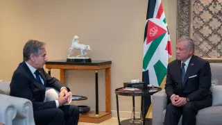 El rey jordano, Abdalá II, reiteró hoy ante el secretario de Estado estadounidense, Antony Blinken, que los palestinos deben quedarse en su tierra