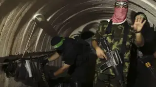 Imagen de archivo de los terroristas de Hamás en el interior de uno de los túneles clandestinos de Gaza