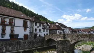 Vista del bonito pueblo de Ochagavía, en Navarra