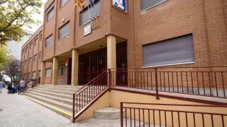 Desalojado un instituto del centro de Zaragoza por daños en una pared