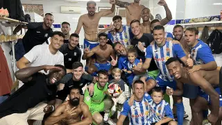 El Aguilas, rival copero del Huesca, celebra su última victoria.