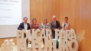 Mago More, Berta Sáez, Claudia Pérez Forniés, José Luis Rodrigo y Maite Santos, este martes en la inauguración.
