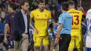 En el minuto 70 del partido Real Zaragoza-Eibar del pasado sábado Cristian Álvarez debió ser sustituido. Entro Poussin al campo.