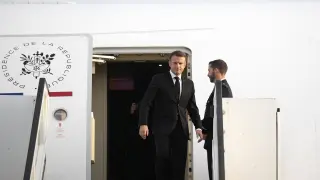 Emmanuel Macron llega a Tel Aviv