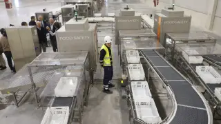 Primera línea de lavado de cajas que se pone en marcha en Bon Àrea.