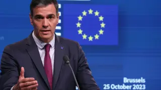 El primer Ministro de España, Pedro Sánchez, habla durante una conferencia de prensa al final de la Cumbre Social Tripartita en Bruselas, Bélgica.