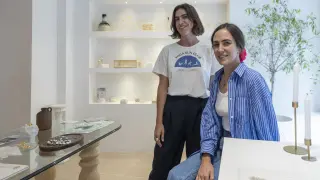 Irene Rodrígo (izquierda) y María Borrero, creadoras de Alhaja Cult Store.
