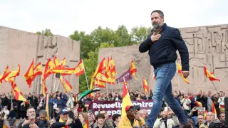 El líder de Vox, Santiago Abascal, en su intervención ante miles de concentrados en la madrileña plaza de Colón de Madrid