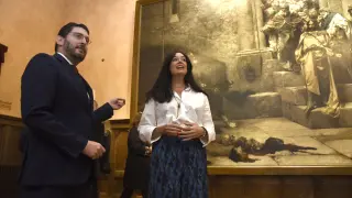 El vicepresidente primero de la DGA, Alejandro Nolasco, y la alcaldesa de Huesca, Lorena Orduna, en el Salón del Justicia del ayuntamiento oscense.