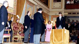Jura de la Constitución del príncipe Felipe en el Palacio del Congreso de los Diputados el 30 de enero de 1986. gsc1