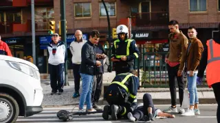 Se buscan testigos de una colisión entre dos patinetes en Zaragoza tras fugarse uno los conductores