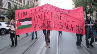 Roma, manifestazione dei movimenti contro le guerre, nato e in sostegno della Palestina