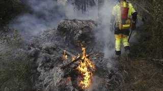 El incendio de Montitxelvo encara su tercer día, aún sin control y con el viento en contra
