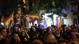 Imagen de la manifestación de este sábado a las puertas de la sede del PSOE en Madrid. Este lunes hay convocatorias en nueve ciudades.