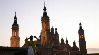 Vista de la Basílica del Pilar de Zaragoza al atardecer
