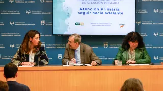 De izquierda a derecha, Laia Homedes, Leandro Catalán y Mar Gracia, este lunes en la presentación del congreso de Atención Primaria.