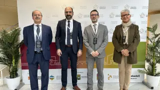 Autoridades dan comienzo al II Congreso Aragonés de Comercio e Innovación