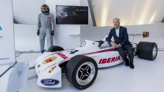 El histórico piloto español de Fórmula 1 Emilio de Villota ha presentado las particularidades de su coche Lynacar F1, que puede verse desde este jueves en Mobility City