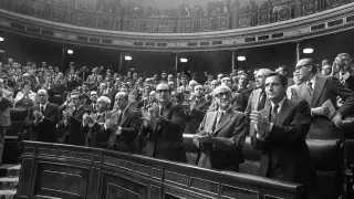 El Congreso de los Diputados tras aprobar la Ley de Amnistía de 1977