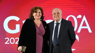 Jesús Blesa, premio GA de esta edición, y la presidenta del Colegio, María Teresa Gómez Latorre.