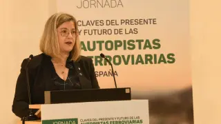 La presidenta de Adif, María Luisa Domínguez, durante la inauguración de la jornada 'Claves del presente y el futuro de las Autopistas Ferroviarias',