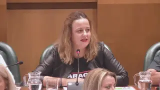 Elena Tomás, de ZEC, calienta el pleno con sus declaraciones al público