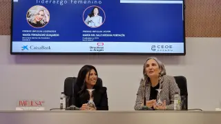 María del Salz Medina y María Fernández Guajardo, en la sede del CEOE Aragón tras recibir sus premios.
