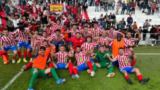 La UD Barbastro celebra su victoria en Copa ante la Ponferradina (1-0).