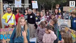 Familias de Caneto protestan frente a la Aljafería por su escuela rural