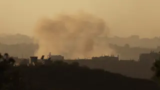 Las fuerzas israelíes continúan los ataques militares en Gaza