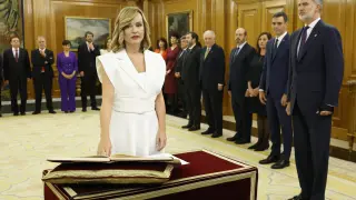 Pilar Alegría promete su cargo ante el rey Felipe VI