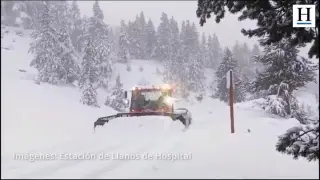 Preparativos en la estación de esquí nórdico de Llanos del Hospital