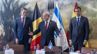 (I-D) El primer ministro belga, Alexander de Croo; el primer ministro del Estado de Israel, Benjamin Netanyahu, y el presidente del Gobierno, Pedro Sánchez, durante un encuentro en The Knesset