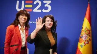 La ministra de Igualdad, Ana Redondo (i), y la comisaria europea de Igualdad, Helena Dalli (d), tras una rueda de prensa tras una reunión informal ministerial de Igualdad, en el marco de la Presidencia Española de la Unión Europea.