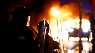 La policía irlandesa trato de sofocar los disturbios de ultraderecha
