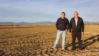 Sergio y Antonio Anzano en una de sus fincas agrícolas recién amuebladas con 844 aspersores.