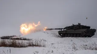 letonia  Leopardo haciendo fuego
