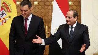 Pedro Sánchez, este viernes en Egipto con el presidente Abdul Fattah al-Sisi.