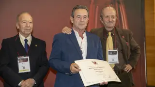 Juan Cacho, Javier Domeque, que recibió un reconocimiento, y Jesús Flores.