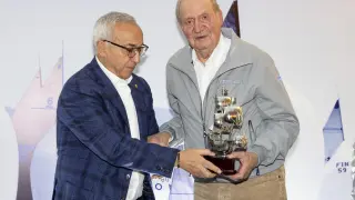 El Bribon, con el Rey Juan Carlos al frente, recibió el premio como vencedor de la Liga Española de 6 Metros