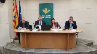 Firma del convenio entre la Unizar y Caja Rural.