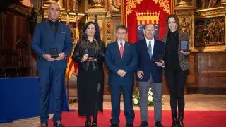 Ignacio Marcuello, ha entregado unas medallas dedicadas a quienes han ejercido la presidencia desde su creación hasta el pasado mandato.