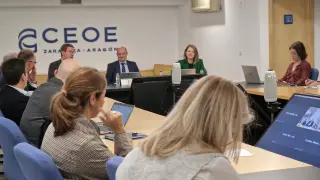 Reunión de la Comisión de Relaciones Laborales de CEOE-Aragón, a la que ha asistido el director general de Trabajo, Jesús Divasson.