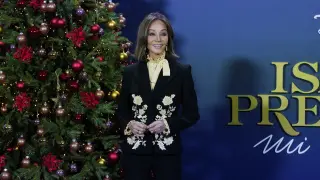 Isabel Preysler y Carlos Latre presentan el programa especial de Navidad de Disney+
