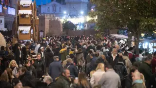 Ambiente navideño en la plaza del Pilar de Zaragoza.