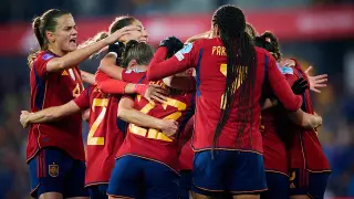 Las jugadoras de la selección española celebran la victoria en un partido de la Liga de Naciones