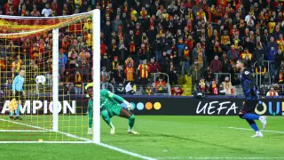 El futbolista español Sergio Ramos marcó este martes el gol número 17 de su trayectoria en la Liga de Campeones, durante un partido contra el RC Lens en la jornada 6 del Grupo B, y con ello se convirtió en el defensa más goleador de la historia del torneo