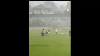 Un rayo cae en un partido fútbol Brasil