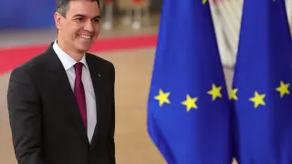 Brussels (Belgium), 14/12/2023.- Spain's Prime Minister Pedro Sanchez arrives for a European Council in Brussels, Belgium, 14 December 2023. EU leaders are gathering in Brussels for a two-day summit to discuss the latest developments in relation to Russia's invasion of Ukraine, and in the Middle East, including the humanitarian situation in Gaza, the block's enlargement policy and long-term budget 2021-2027, as well as security and defense, among other topics. (Bélgica, Rusia, España, Ucrania, Bruselas) EFE/EPA/OLIVIER MATTHYS