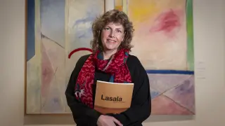 Sabina Lasala, comisaria de la exposición ‘José Luis Lasala. Paisaje en la memoria’, ayer, en el Museo Pablo Serrano.